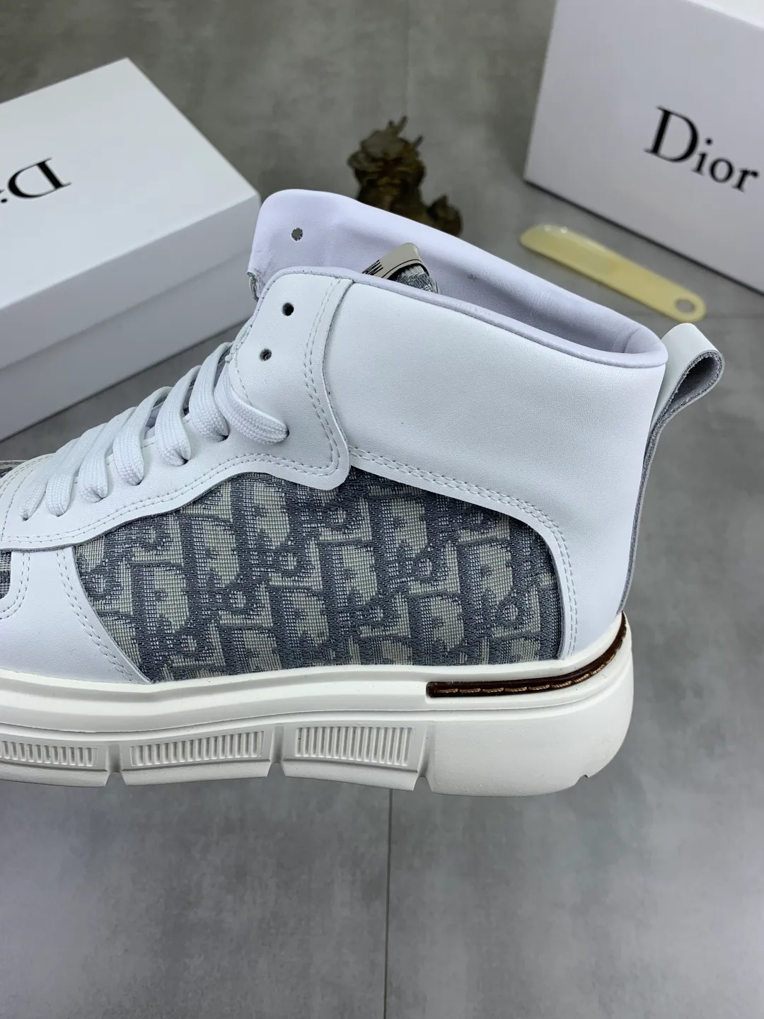 Men's Men's Shoes💰P420💰[New Style]🆘[Dior] Dior original lace-up high-top men's shoes Classic casual shoes 🔥This model is the official classic model with high quality and made by famous original designers. It is made of high-quality cowhide with original materials➕Comfortable and breathable mesh lining➕Pigskin insole. The perfect last shape and generous and fashionable design have attracted many consumers. Suitable for drivers to drive🚗What you want is the highest quality in the market. Color: 2️⃣Code number: 38--44